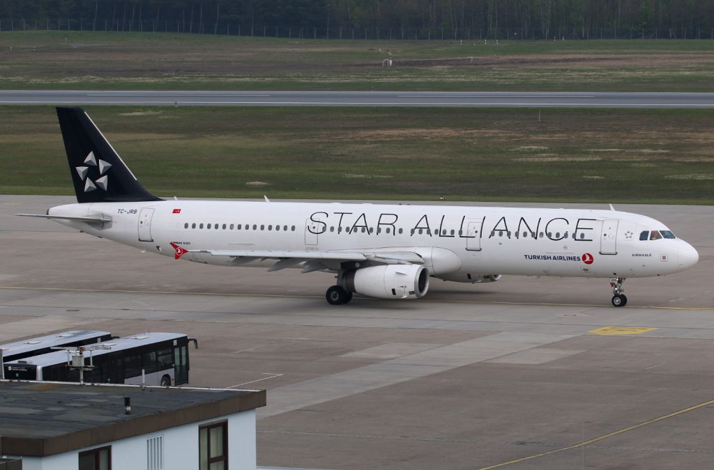 Airbus A321 (TC-JRB)