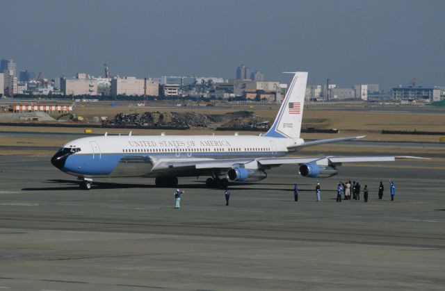 Boeing 707-300 (72-7000) - Taxi to Spot at Tokyo-Haneda Intl Airport on 1997/02/23 " VIP Flight "