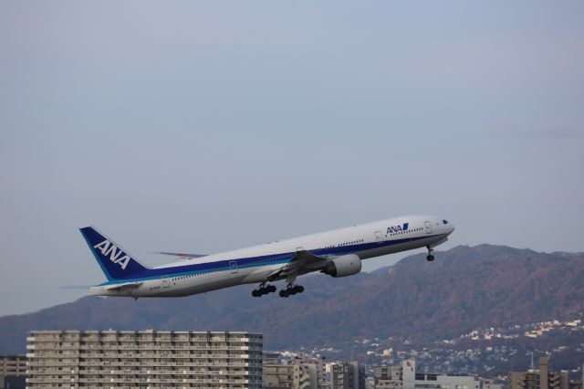 BOEING 777-300 (JA753A)