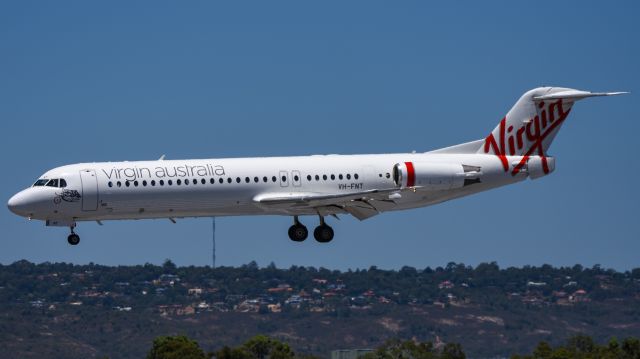 Fokker 100 (VH-FNT)