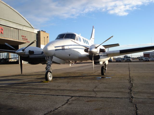 Beechcraft King Air 90 (N77HE)