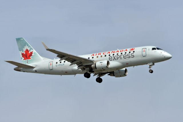 Embraer 175 (C-FXJF)