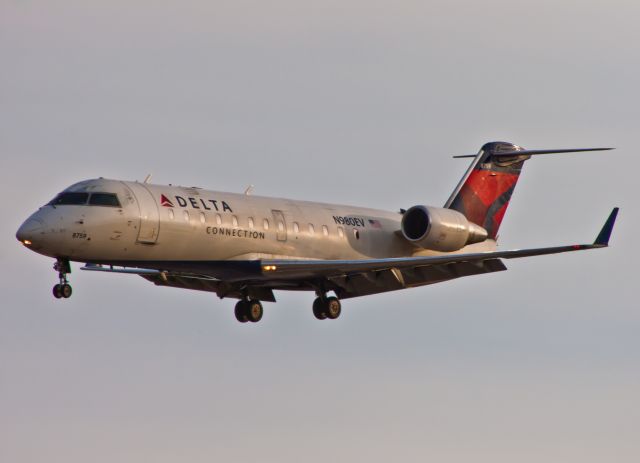 Canadair Regional Jet CRJ-200 (N980EV)