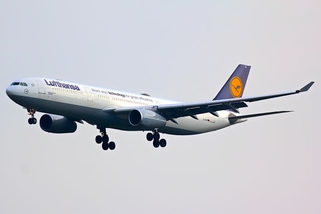 Airbus A330-300 (D-AIKB)