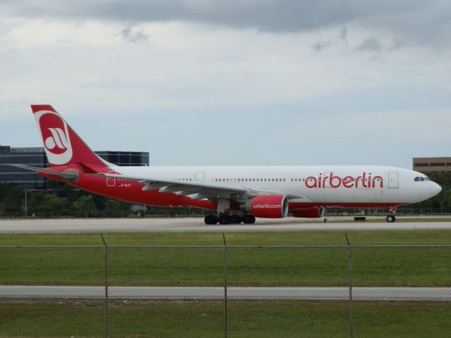 Airbus A330-200 (D-ALPJ)