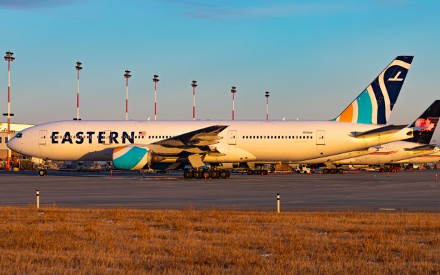 Boeing 777-200 (N825KW)