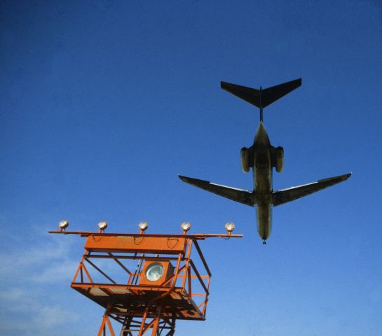 McDonnell Douglas DC-9-30 — - DC9 over the numbers