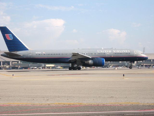 Boeing 757-200 (N570UA) - Holding on RWY 19R