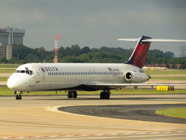 McDonnell Douglas DC-9-50 (N677MC)