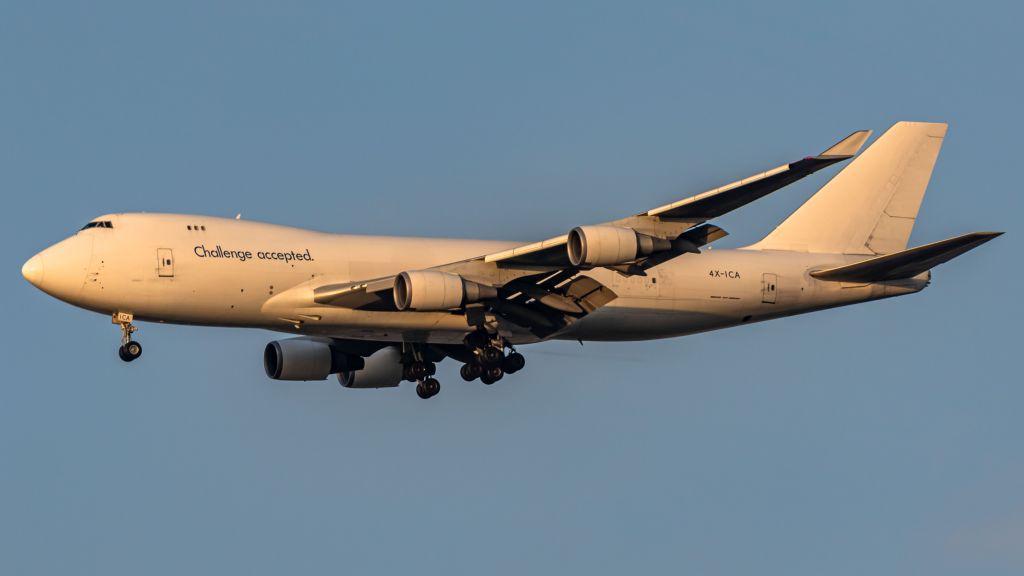 Boeing 747-400 (4X-ICA)