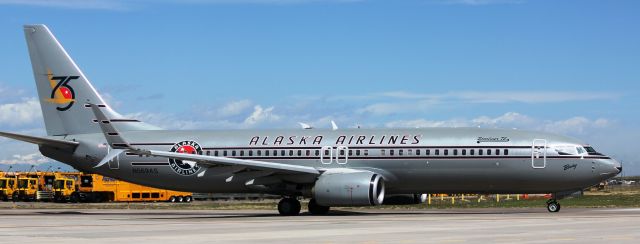 Boeing 737-800 (N569AS)