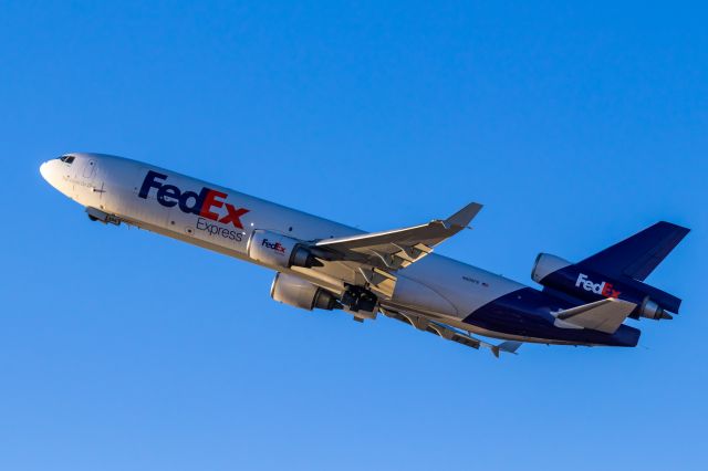 Boeing MD-11 (N606FE) - FedEx MD11 taking off from PHX on 9/18/22. Taken with a Canon 850D and Canon EF 70-200mm f/2.8L IS II USM.