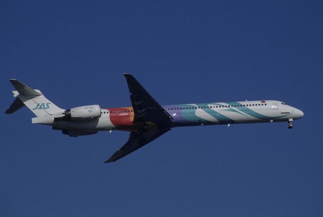 McDonnell Douglas MD-90 (JA8004) - Final Approach to Tokyo-Haneda Intl Airport Rwy16L on 1998/11/25 " No1 Kurosawa c/s "