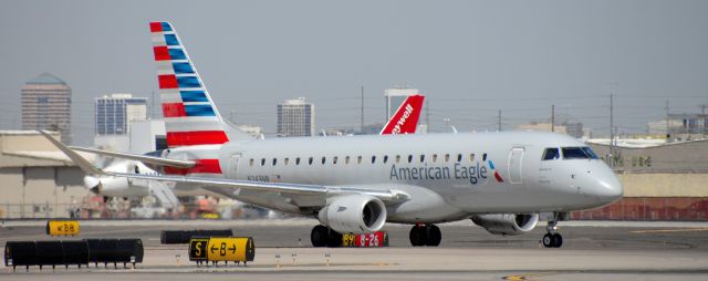 Embraer 170/175 (N243NN) - phoenix sky harbor international airport 14APR21