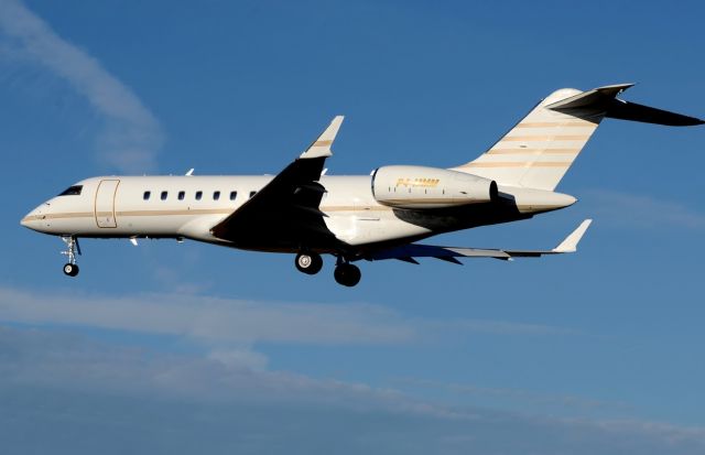 Bombardier Global 5000 (P4-MMM)