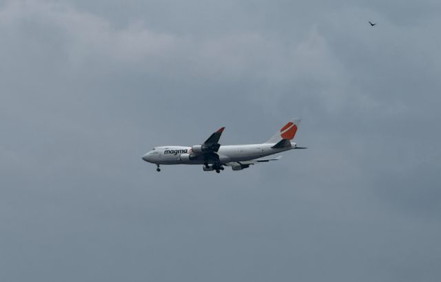 Boeing 747-400 (TF-AKD) - Magma Air Cargo Boeing 747-400 on final approach for landing at Greenville-Spartanburg International Airport.
