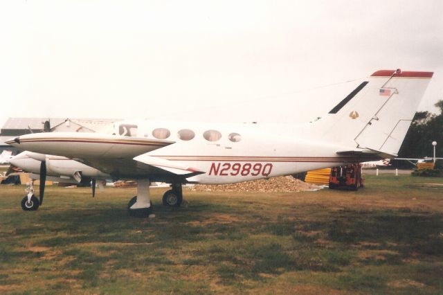 Cessna 421 (N2989Q) - Seen here in May-95.br /br /Registration cancelled 16-Mar-09.