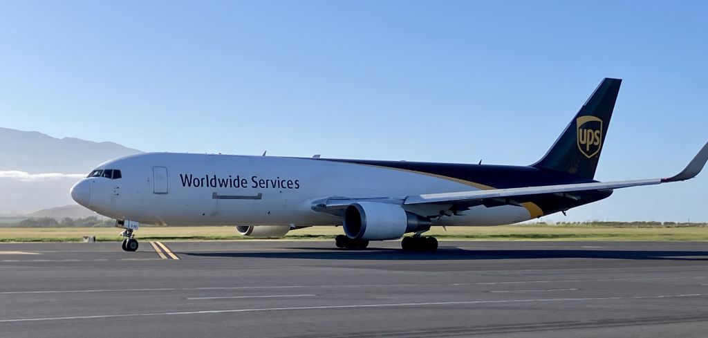 BOEING 767-300 (N319UP)