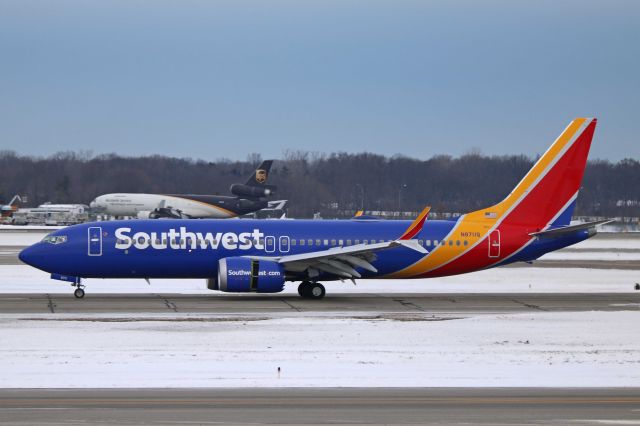 Boeing 737 MAX 8 (N8711Q) - SWA323 arriving on RWY 24L from Hartsfield-Jackson Intl (KATL) on the morning of 15 Dec 2017.