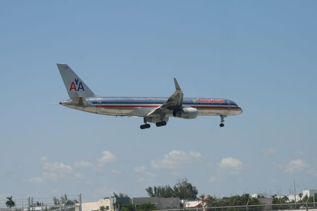 BOEING 767-200 (N662AA)