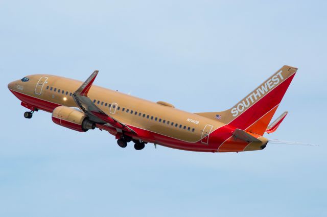 Boeing 737-700 (N714CB) - Southwest Classic departs Des Moines en route to Denver as Flight 1596. Photo taken August 29, 2020 at 11:59 AM with Nikon D3200 at 200mm.