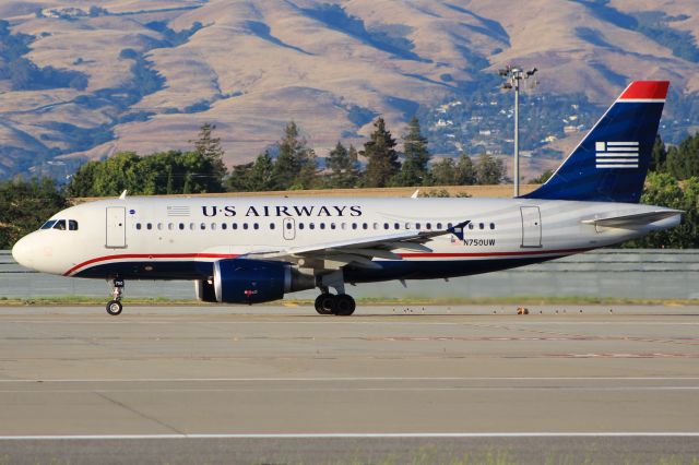 Airbus A319 (N750UW)