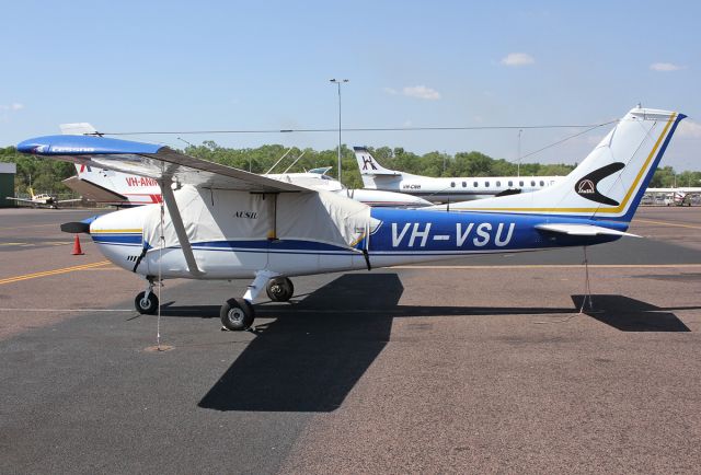 Cessna Skylane (VH-VSU)