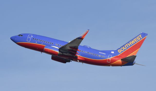 Boeing 737-700 (N299WN) - Departing LAX