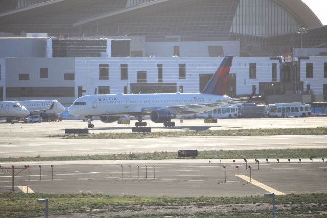 Boeing 757-200 (N545US)