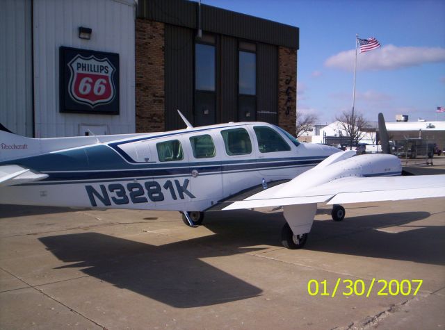 Beechcraft Baron (58) (N3281K)