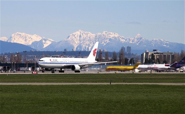 Airbus A330-200 (B-6092)