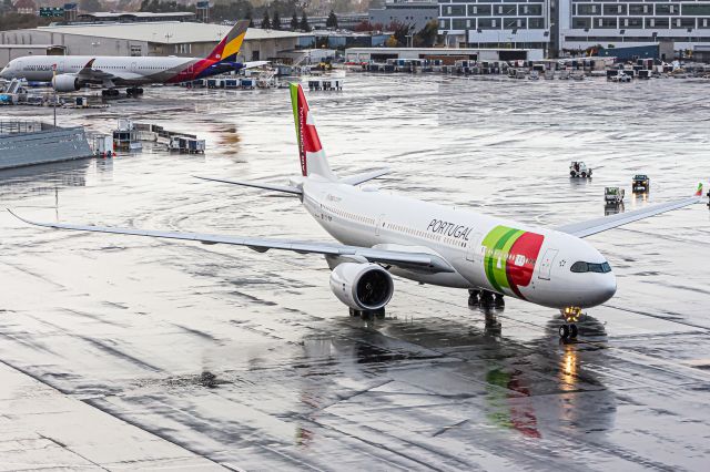 Airbus A330-900 (CS-TUP)