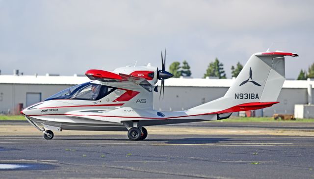 ICON A5 (N931BA) - N931BA 2023 ICON A5 amphibious light sport aircraft taxing for departure at KMCE