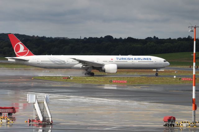 BOEING 777-300ER (TC-JJE)