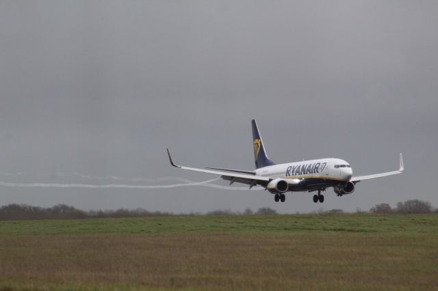 Boeing 737-800 (9H-QCO) - A Ryanair B737-800 landing into London Stansted Airport, on runway 22.br /br /Location: London Stansted Airport.br /Date: 21.12.22 (dd/mm/yy).