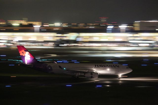 Airbus A330-200 (N373HA) - 19 June 2015