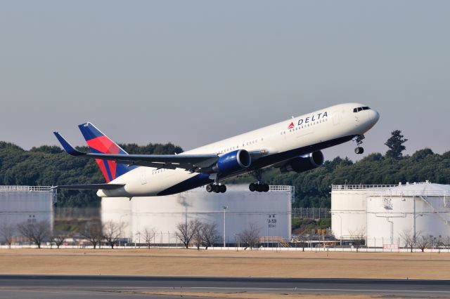 BOEING 767-300 (N1603) - 2012/3/27