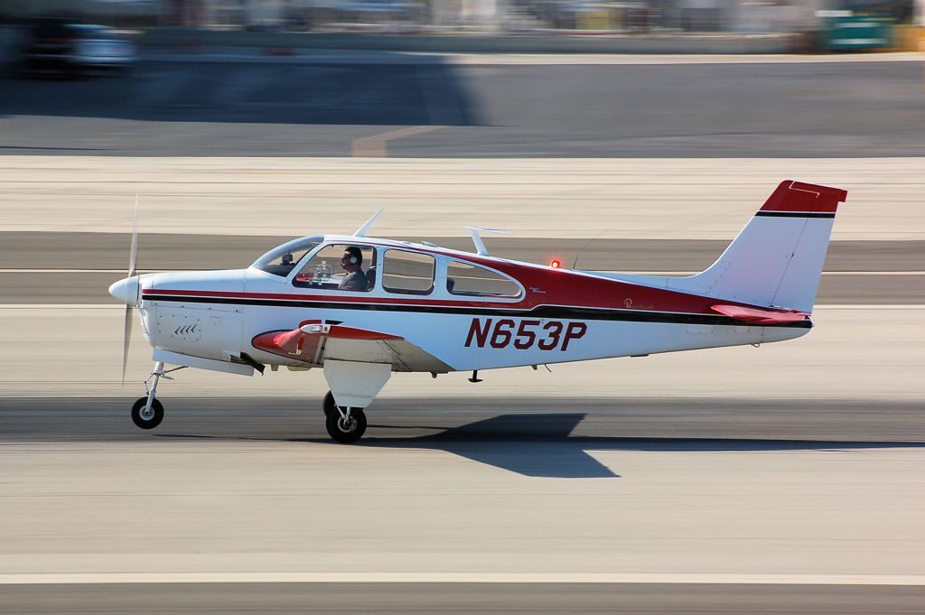 Beechcraft Bonanza (33) (N653P)