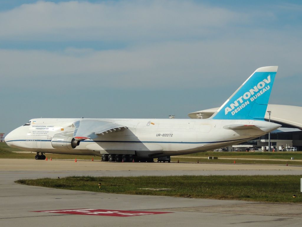 Antonov An-124 Ruslan (UR-82072)