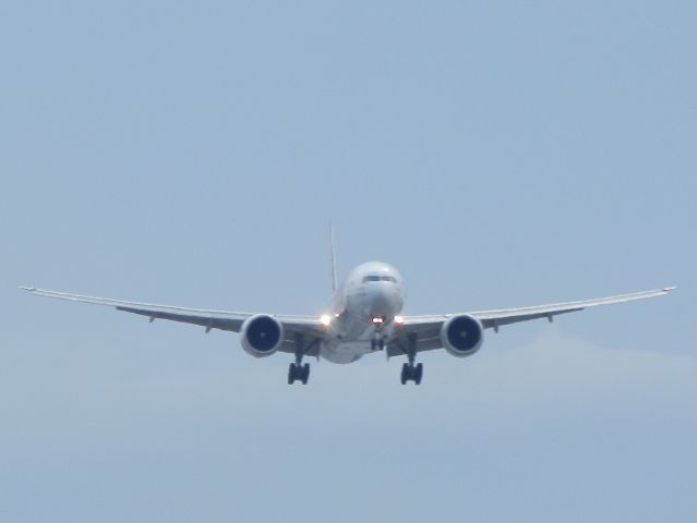 BOEING 777-300 (PT-MUH)