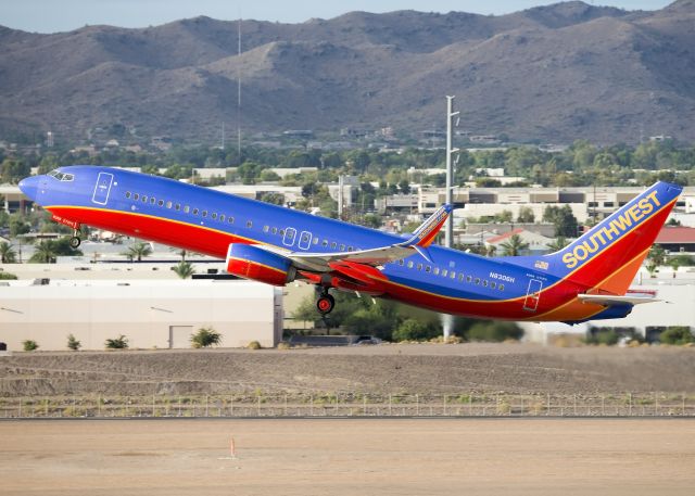 Boeing 737-800 (N8306H)