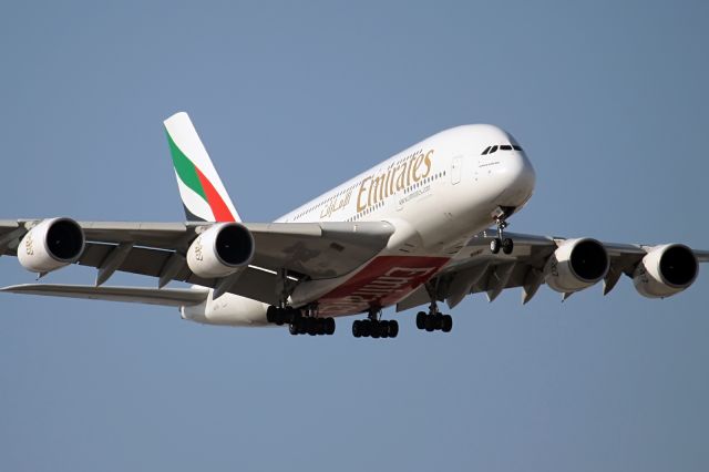 Airbus A380-800 (A6-EDL)