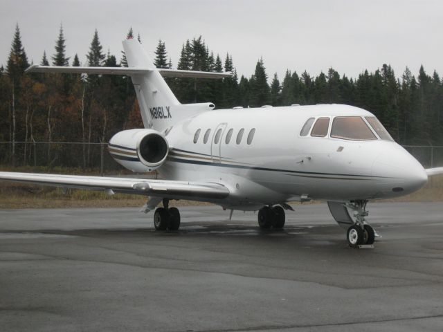 Hawker 800 (N818LX)