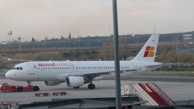 Airbus A320 (EC-JFG) - Heading out to Gran Canaria