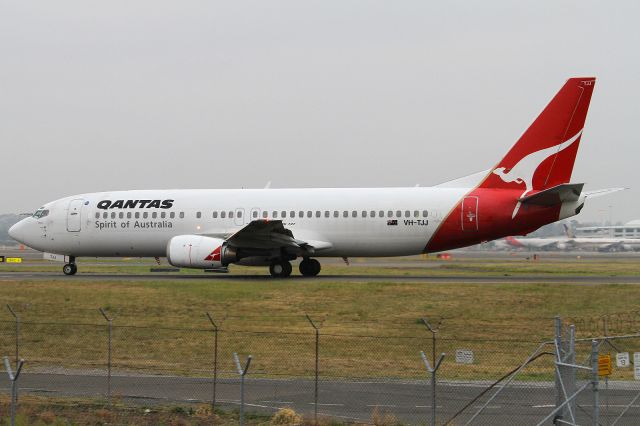 BOEING 737-400 (VH-TJJ)