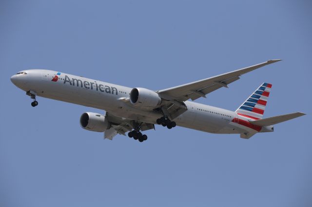 BOEING 777-300ER (N724AN)