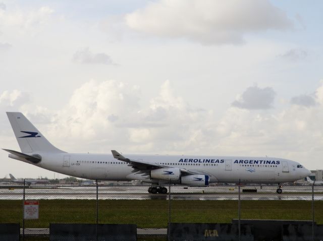 Airbus A340-300 (LV-CEK)