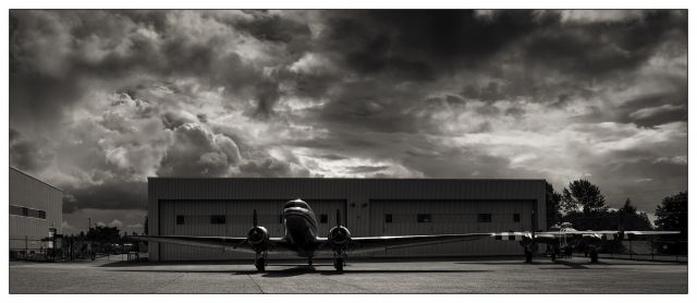 — — - Historic Flight Foundation DC3 and B25D