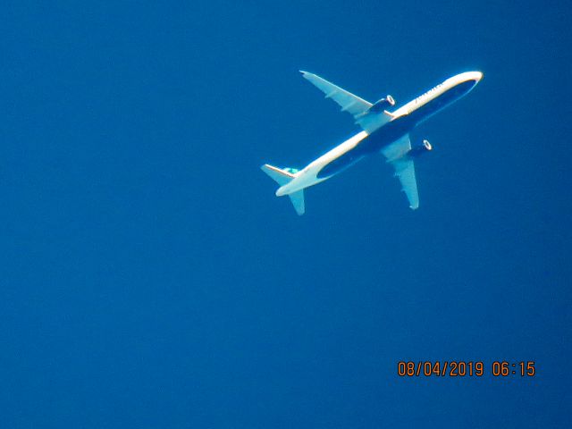 Airbus A321 (N946LJ)