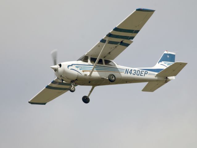 Cessna Cutlass RG (N430EP) - Take off runway 26.